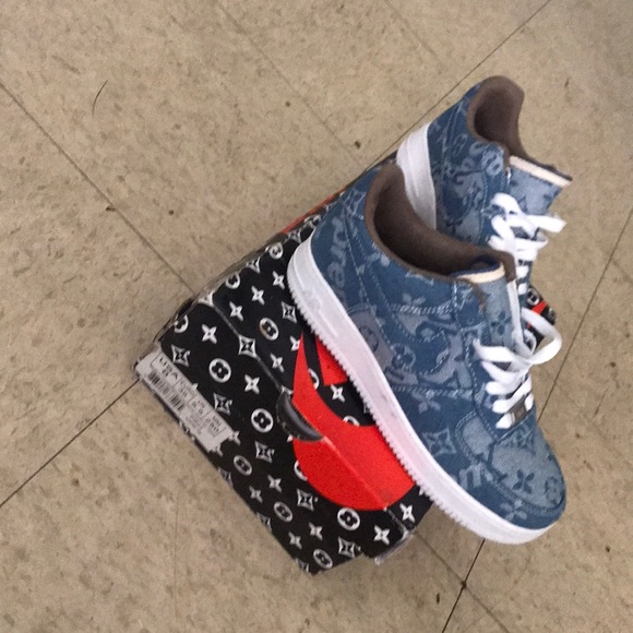 Air Force 1 - Picture 2 of 5